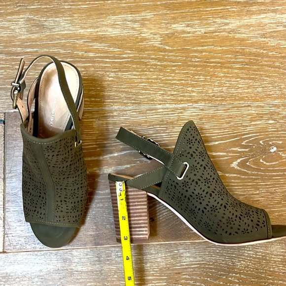 Antonio Melani 8.5 open toed shoe. Great condition. Only worn inside. - Picture 8 of 8